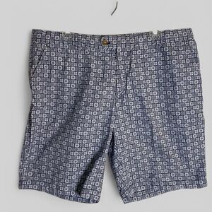 J. McLaughlin Blue and White Geo Print Preppy  Flat Front Shorts Men's  Size 40